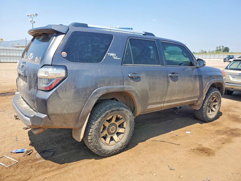 Photo 3 from auction – 2018 TOYOTA 4RUNNER with VIN JTEBU5JR3J5536075