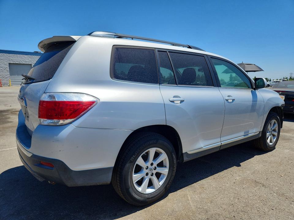 Photo 3 from auction – 2012 TOYOTA HIGHLANDER with VIN 5TDZK3EH9CS064251