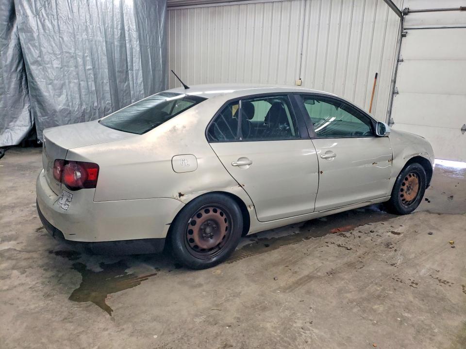 Photo 3 from auction – 2010 VOLKSWAGEN JETTA with VIN 3VWJZ7AJ7AM079768