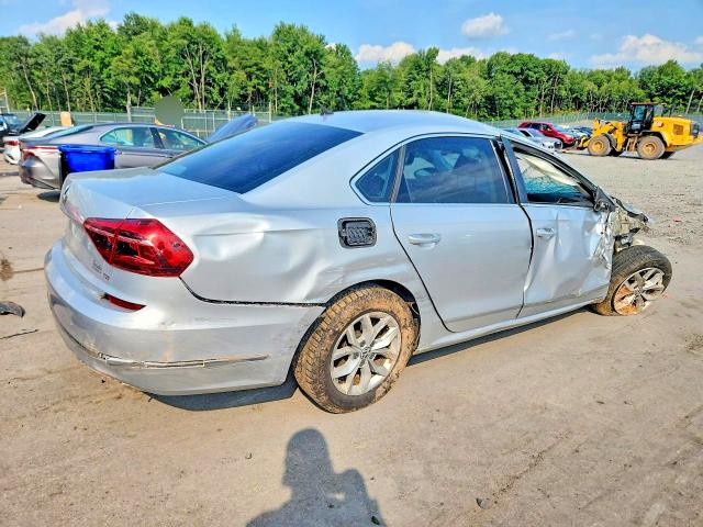Photo 3 from auction – 2017 VOLKSWAGEN PASSAT with VIN 1VWAT7A30HC042608