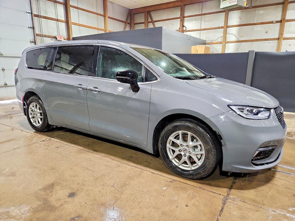 Photo 4 from auction – 2025 CHRYSLER PACIFICA with VIN 2C4RC1BG7SR504584