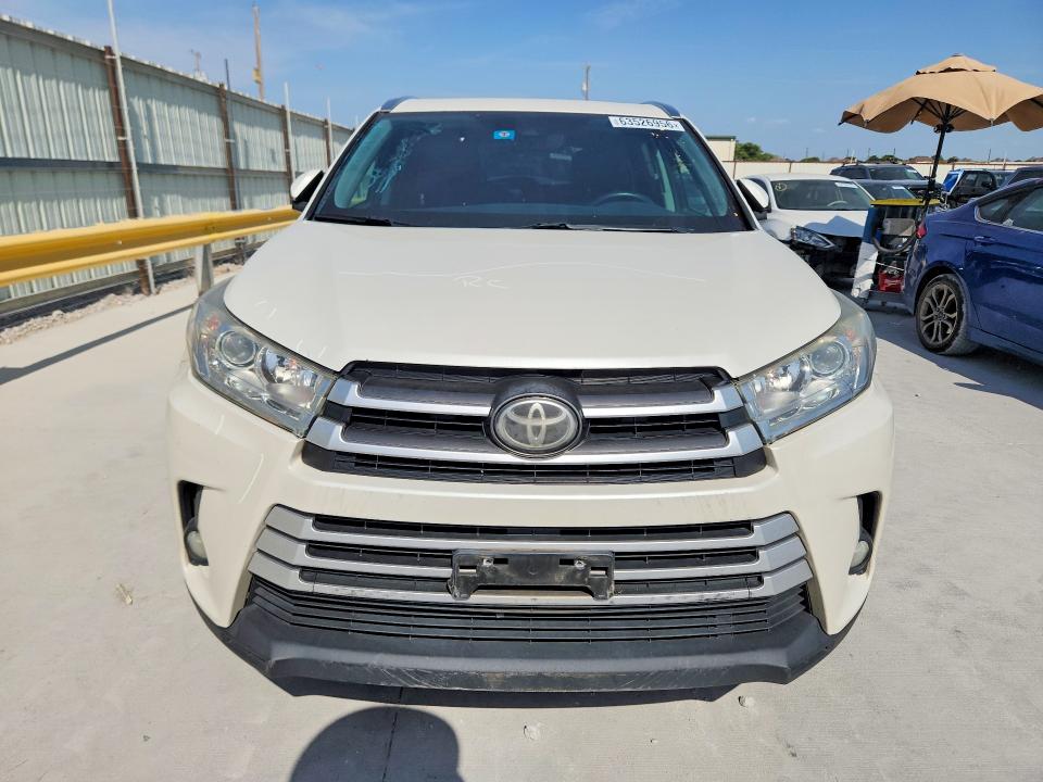 Photo 5 from auction – 2017 TOYOTA HIGHLANDER with VIN 5TDKZRFH6HS521197