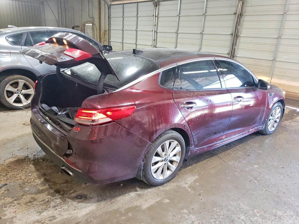 Photo 3 from auction – 2018 KIA OPTIMA with VIN 5XXGU4L37JG271122
