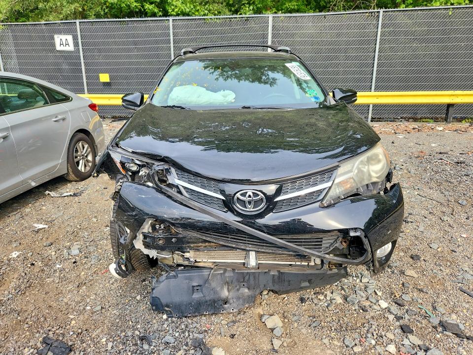 Photo 5 from auction – 2015 TOYOTA RAV4 with VIN 2T3DFREV8FW317604
