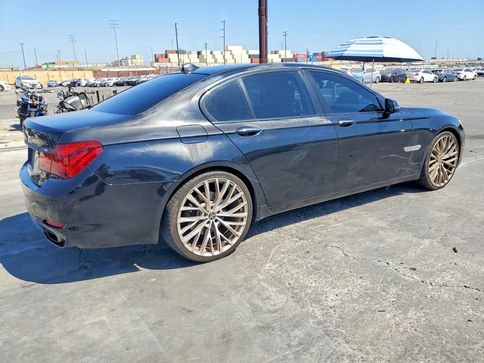 Photo 3 from auction – 2013 BMW 740 with VIN WBAYA6C54DC995183