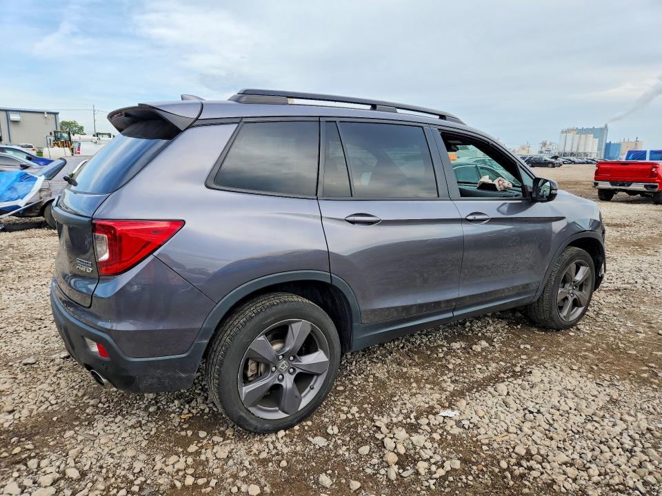 Photo 3 from auction – 2021 HONDA PASSPORT with VIN 5FNYF8H93MB010533