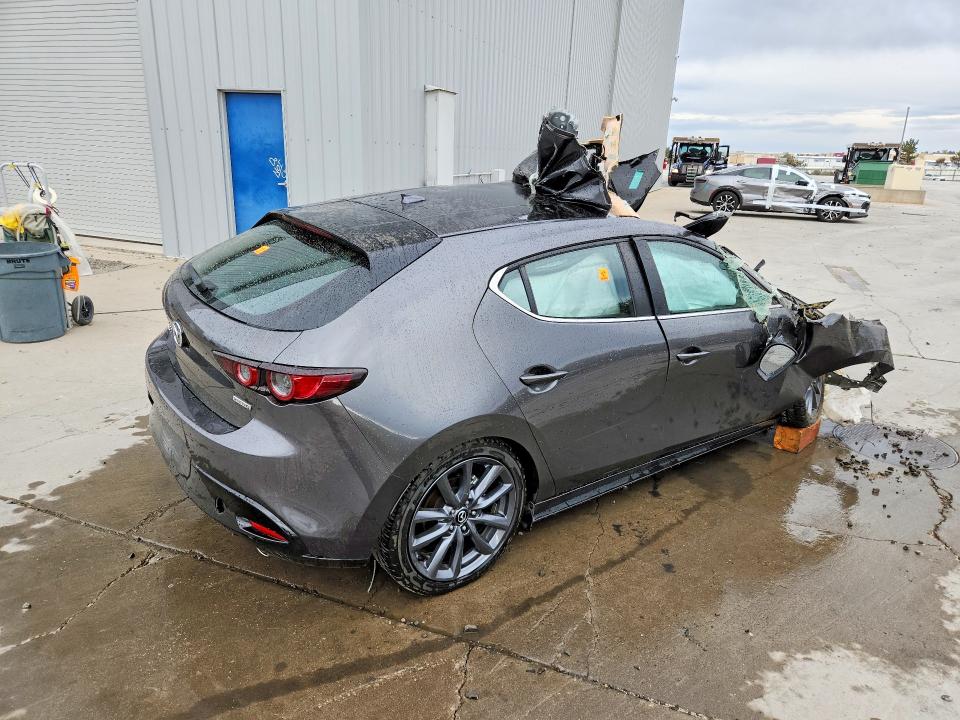 Photo 3 from auction – 2019 MAZDA 3 with VIN JM1BPAMMXK1141761
