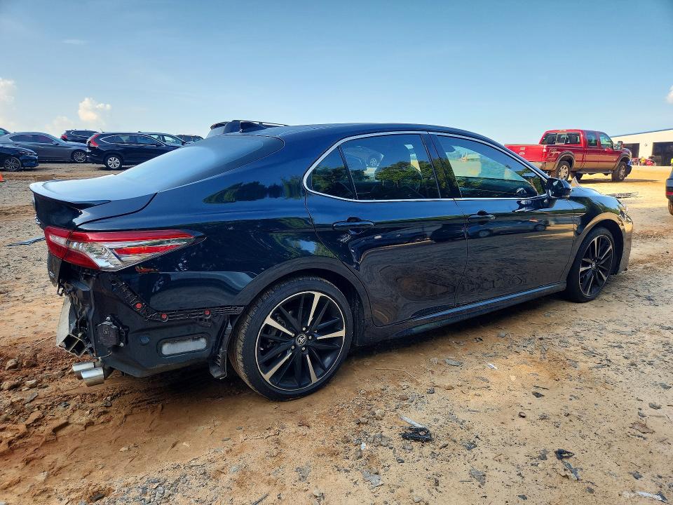 Photo 3 from auction – 2019 TOYOTA CAMRY with VIN 4T1B61HK7KU282969