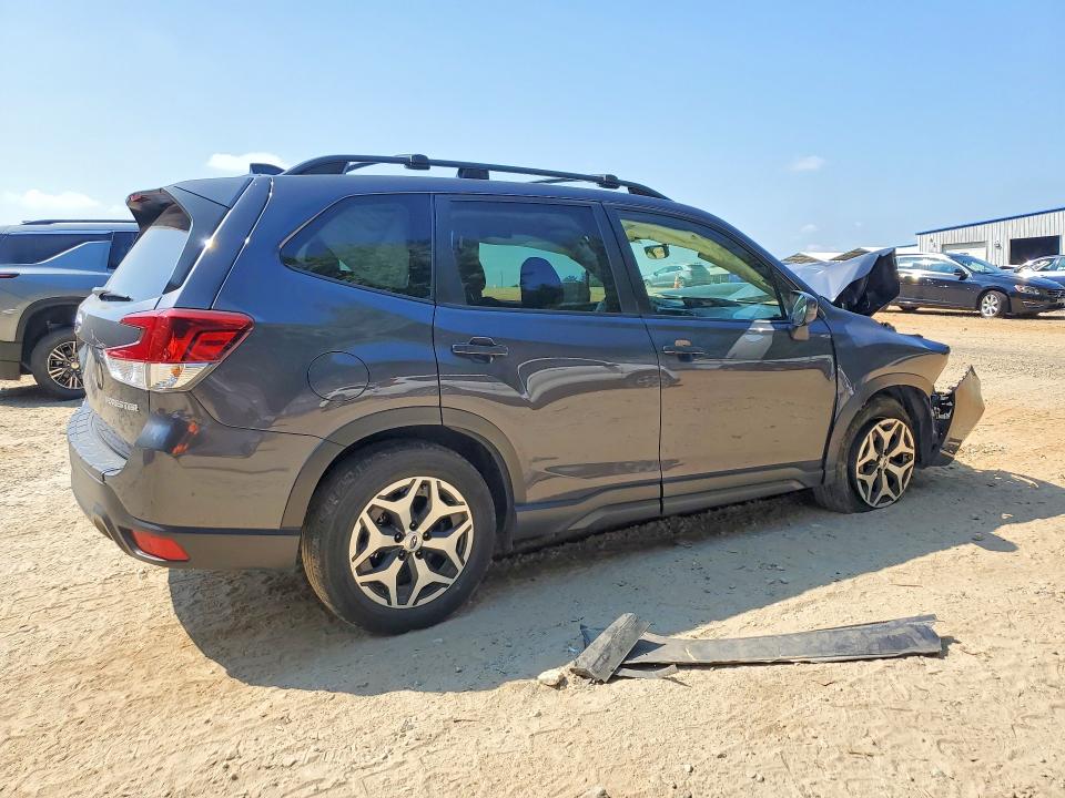 Photo 3 from auction – 2021 SUBARU FORESTER with VIN JF2SKAJC0MH570008
