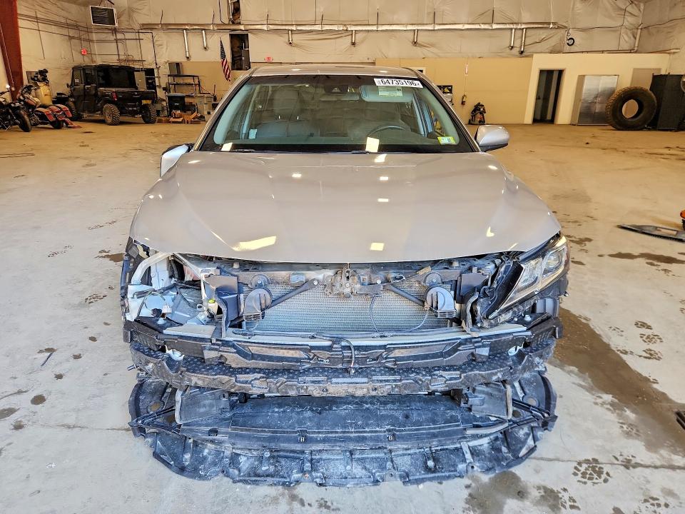 Photo 5 from auction – 2018 TOYOTA CAMRY with VIN 4T1B11HK5JU642656