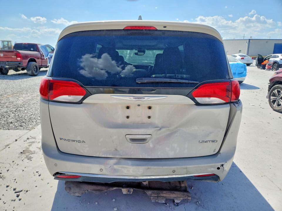 Photo 6 from auction – 2017 CHRYSLER PACIFICA with VIN 2C4RC1GG5HR564932