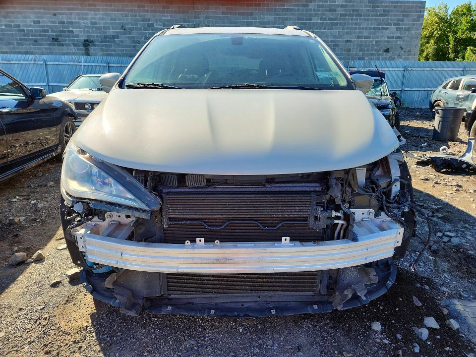 Photo 5 from auction – 2017 CHRYSLER PACIFICA with VIN 2C4RC1BG0HR753186