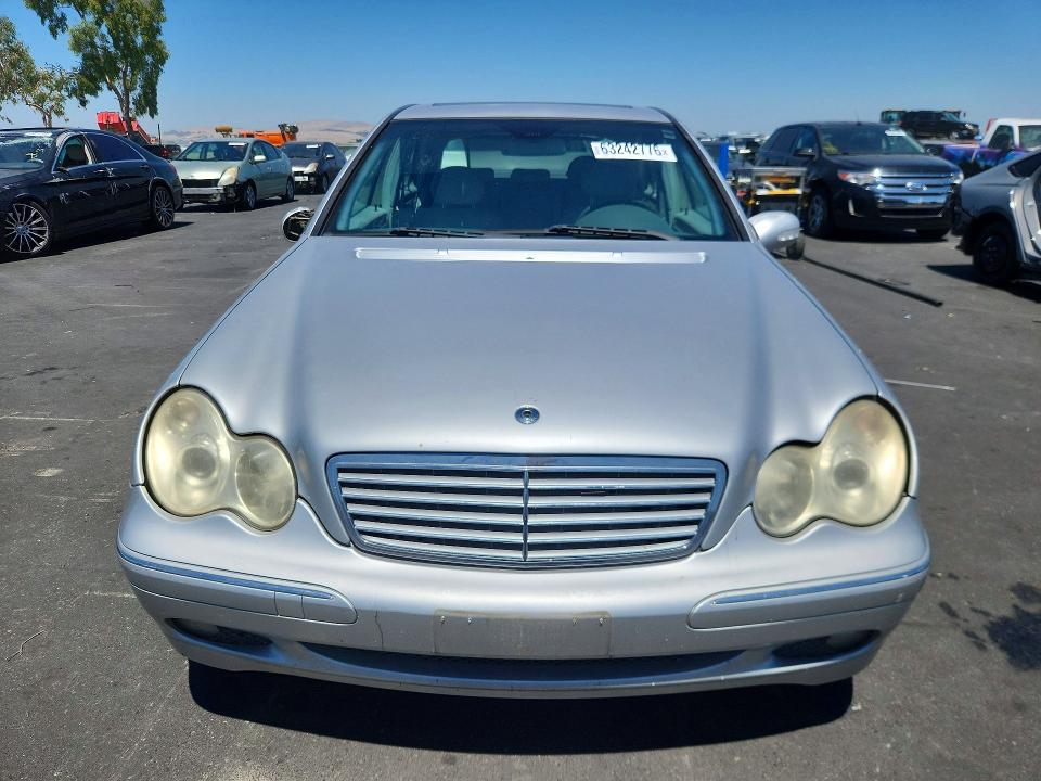 Photo 5 from auction – 2004 MERCEDES-BENZ C with VIN WDBRF61J14F554570
