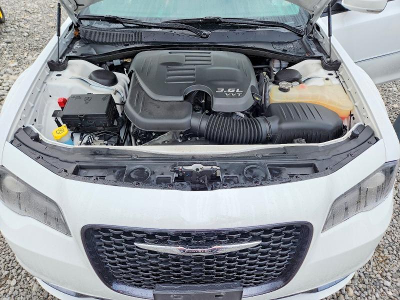 Photo 11 from auction – 2015 CHRYSLER 300 with VIN 2C3CCAGG1FH854095