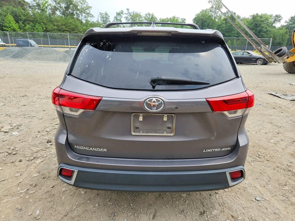 Photo 6 from auction – 2018 TOYOTA HIGHLANDER with VIN 5TDDZRFH8JS885782