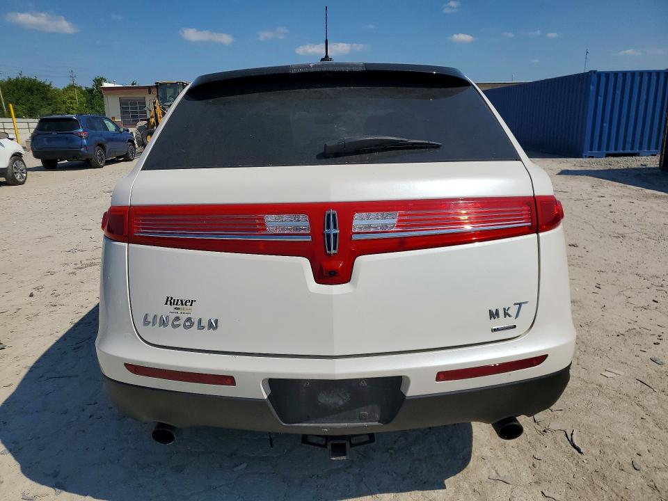 Photo 6 from auction – 2016 LINCOLN MKT with VIN 2LMHJ5AT8GBL00514