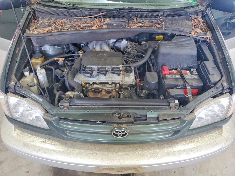 Photo 12 from auction – 2000 TOYOTA SIENNA with VIN 4T3ZF13C8YU206580