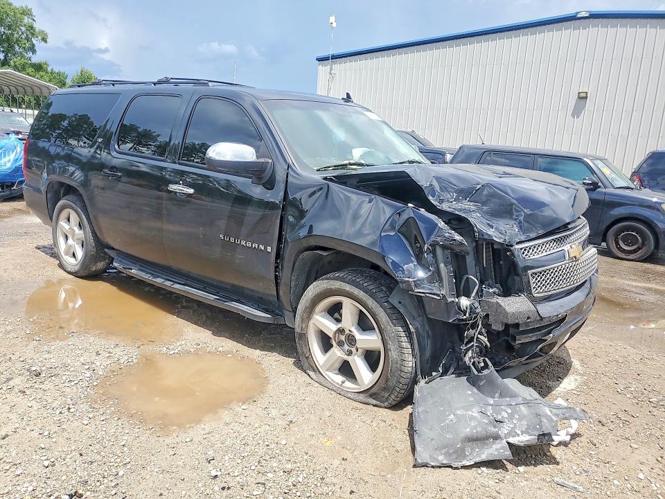 Photo 4 from auction – 2008 CHEVROLET SUBURBAN with VIN 1GNFK16Y48R211367