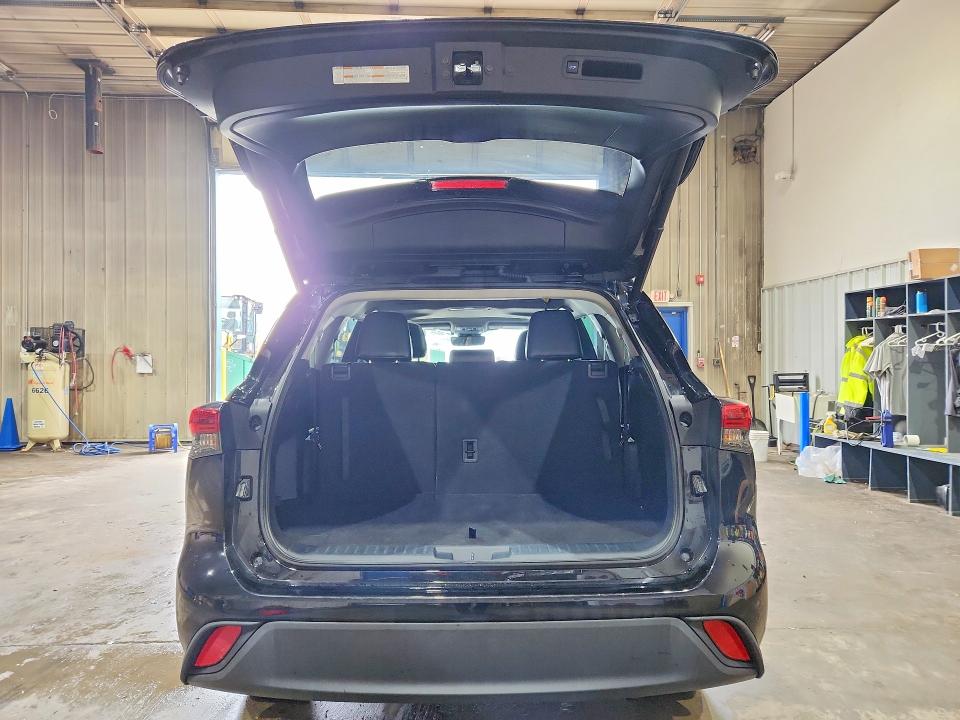 Photo 6 from auction – 2022 TOYOTA HIGHLANDER with VIN 5TDGZRBH4NS573421