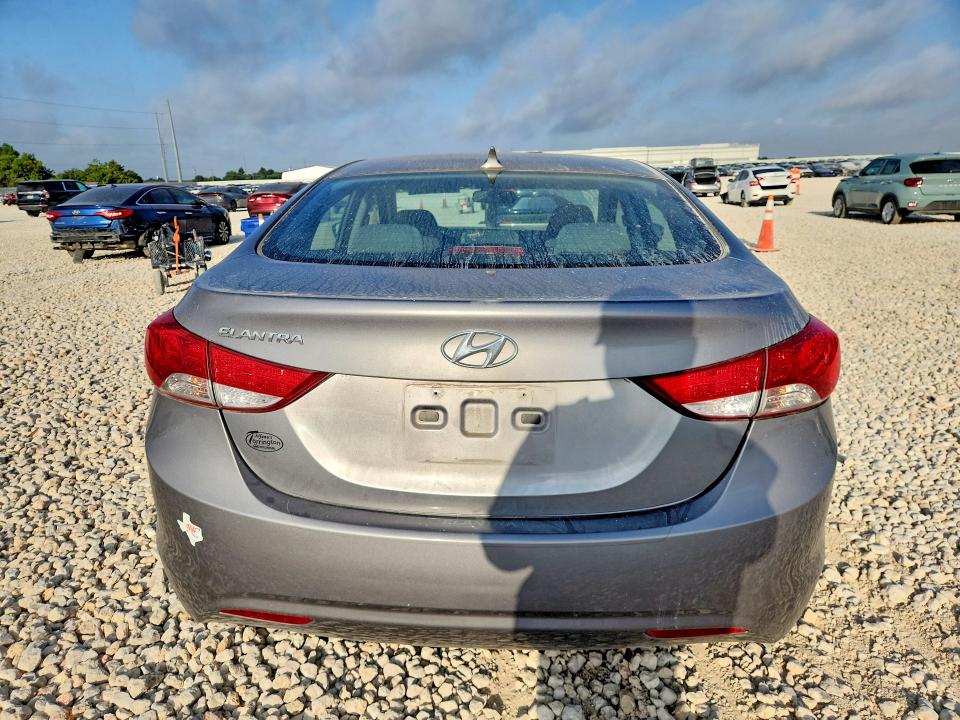 Photo 6 from auction – 2011 HYUNDAI ELANTRA with VIN KMHDH4AE8BU131812