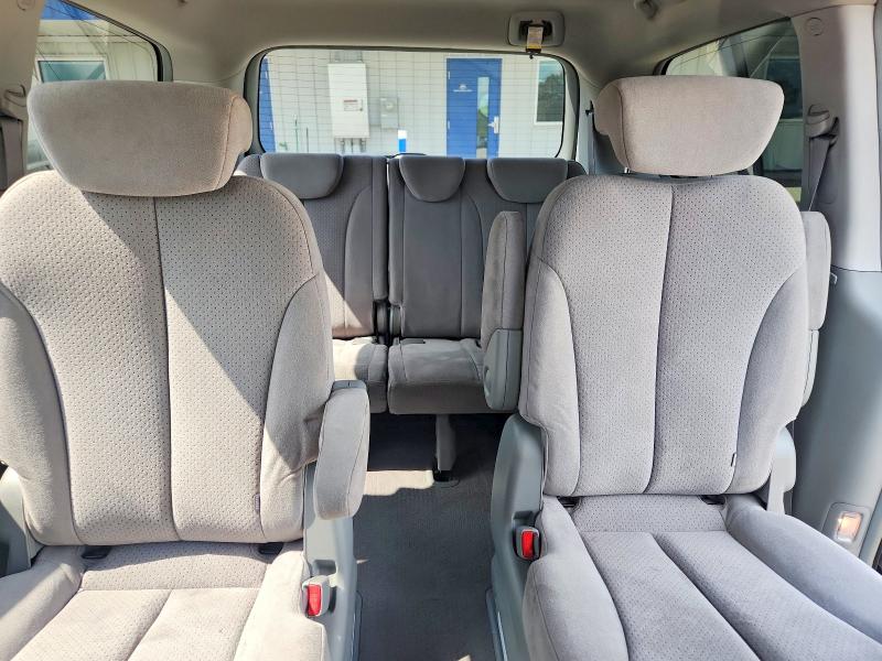 Photo 10 from auction – 2007 HYUNDAI ENTOURAGE with VIN KNDMC233476015506