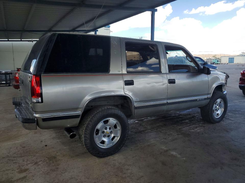 Photo 3 from auction – 1999 CHEVROLET TAHOE with VIN 1GNEK13R3XR144994