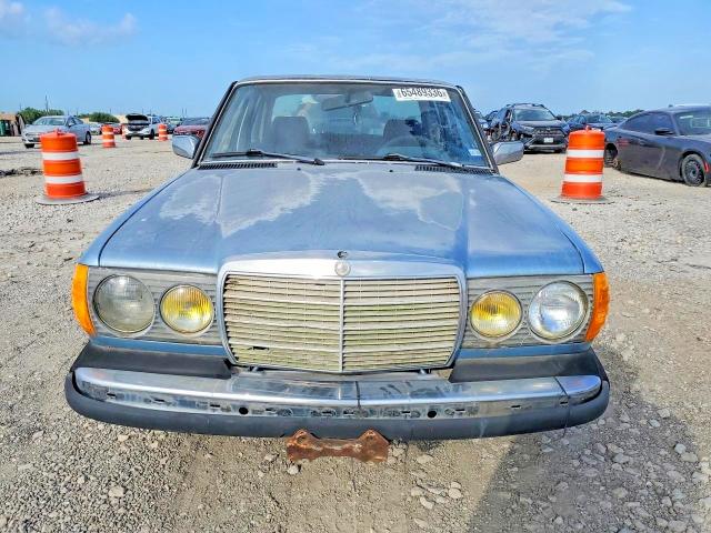 Photo 5 from auction – 1985 MERCEDES-BENZ 300 with VIN WDBAB33C8FA272934