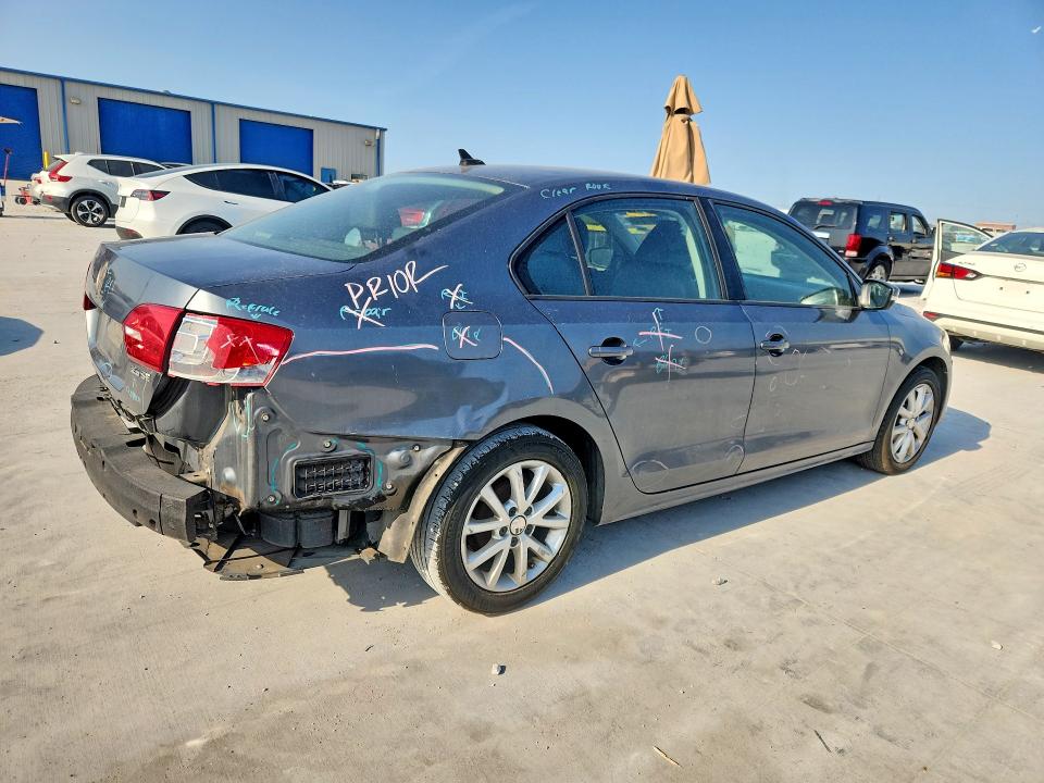 Photo 3 from auction – 2011 VOLKSWAGEN JETTA with VIN 3VWDZ7AJ5BM315638