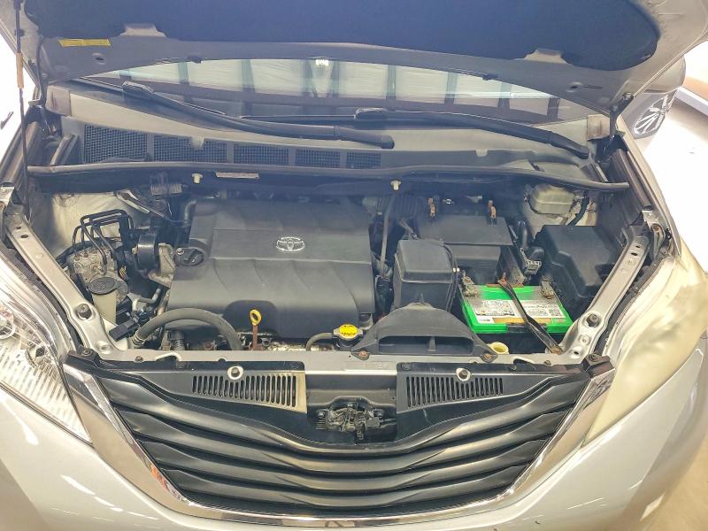 Zdjęcie 12 z aukcji – 2014 TOYOTA SIENNA z VIN 5TDKK3DC8ES421784