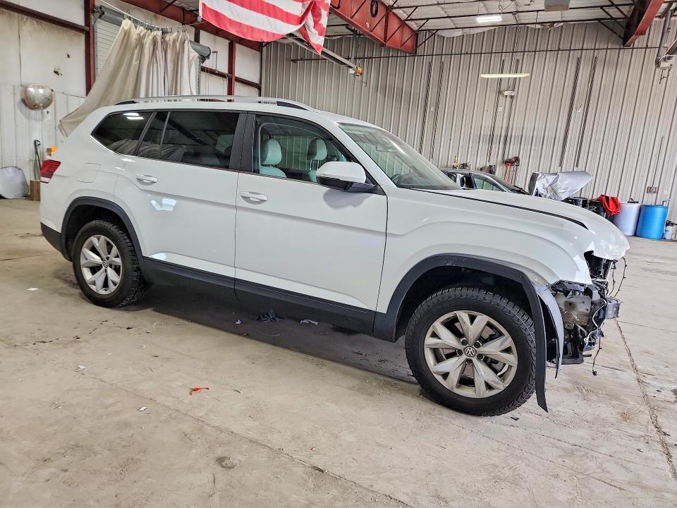Photo 4 from auction – 2019 VOLKSWAGEN ATLAS with VIN 1V2LR2CA8KC621344