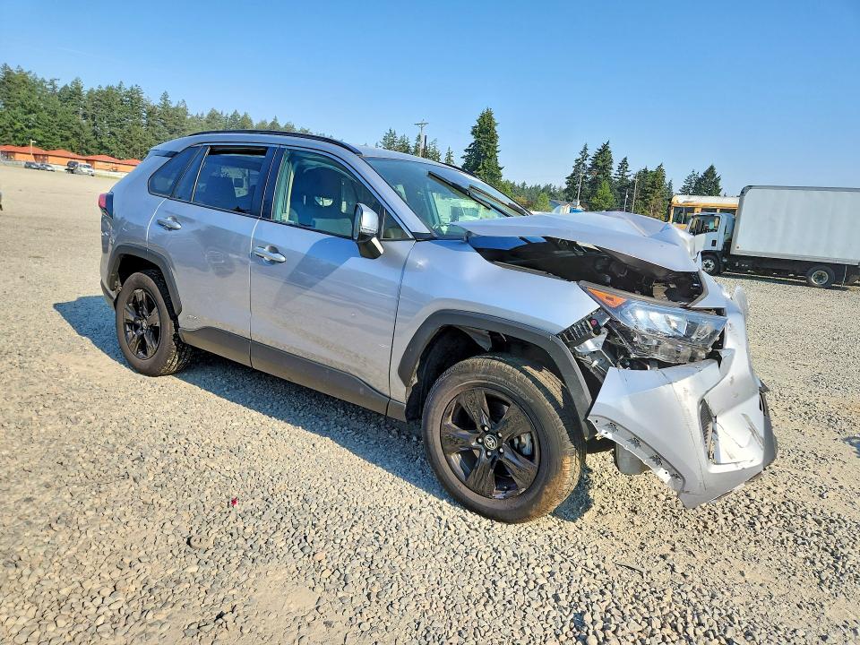 Photo 4 from auction – 2022 TOYOTA RAV4 with VIN JTMMWRFV8ND140269