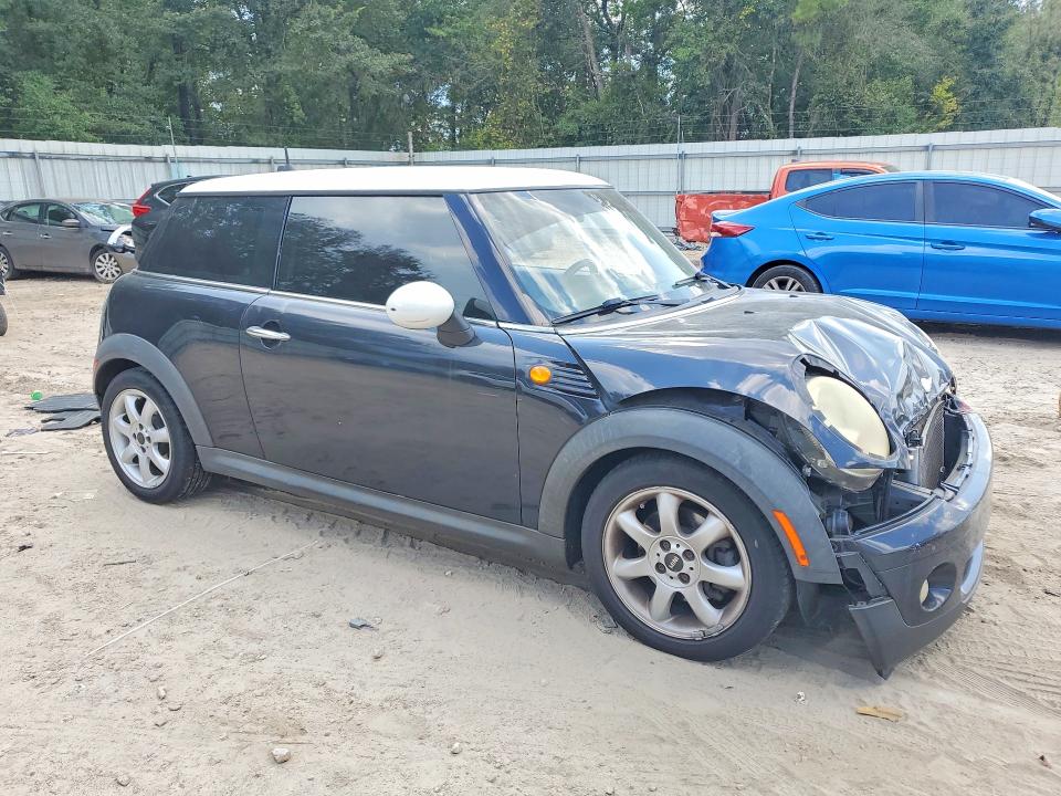 Photo 4 from auction – 2007 MINI COOPER with VIN WMWMF33547TU62706