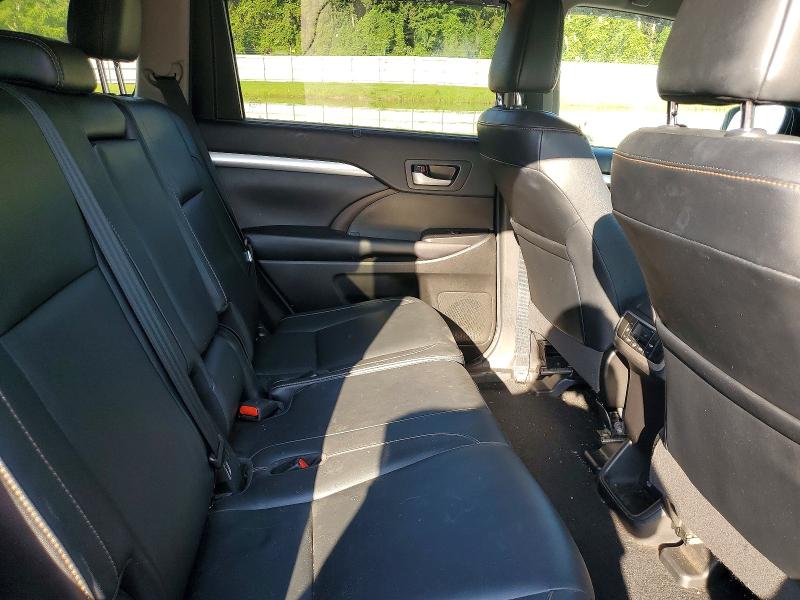 Photo 11 from auction – 2018 TOYOTA HIGHLANDER with VIN 5TDJZRFH8JS906259