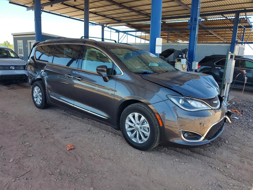 Photo 4 from auction – 2018 CHRYSLER PACIFICA with VIN 2C4RC1BG1JR157963