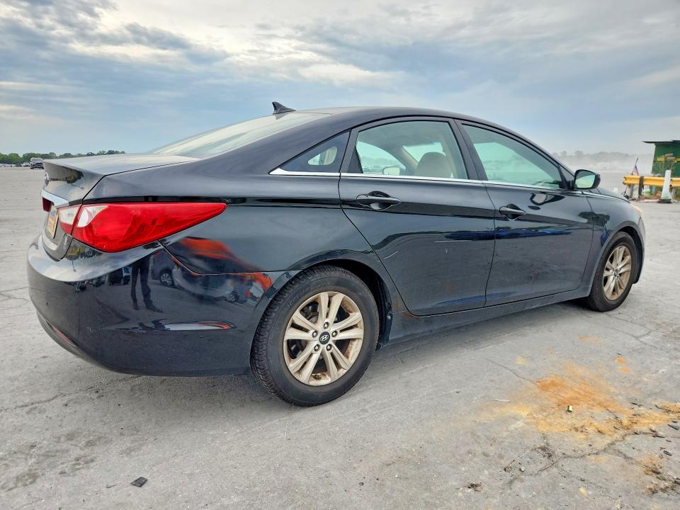 Photo 3 from auction – 2011 HYUNDAI SONATA with VIN 5NPEB4AC3BH186008