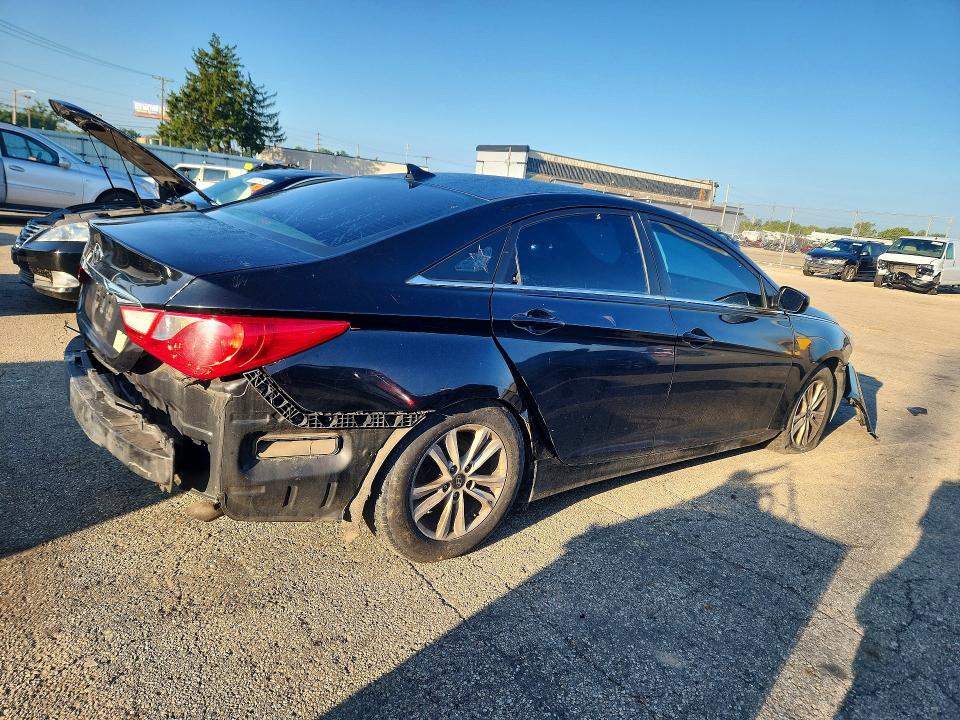 Photo 3 from auction – 2013 HYUNDAI SONATA with VIN 5NPEB4AC2DH713393