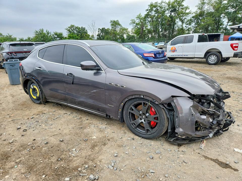 Photo 4 from auction – 2018 MASERATI LEVANTE with VIN ZN661YUL5JX306791