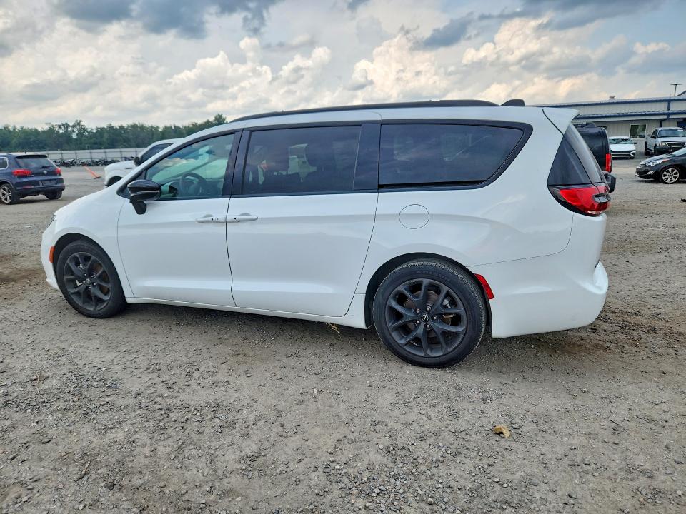 Photo 2 from auction – 2025 CHRYSLER PACIFICA with VIN 2C4RC1GG7SR570125