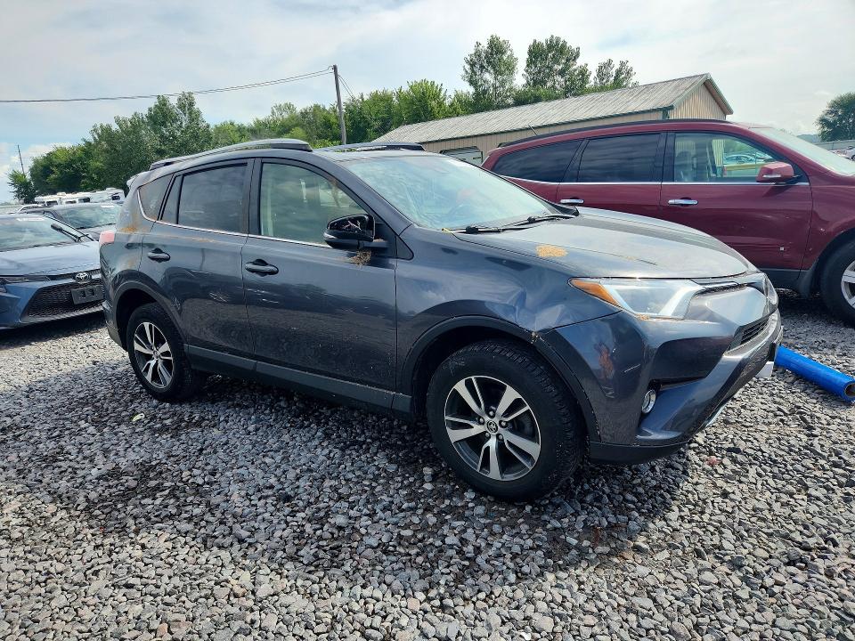 Photo 4 from auction – 2018 TOYOTA RAV4 with VIN JTMRFREV8JD222309