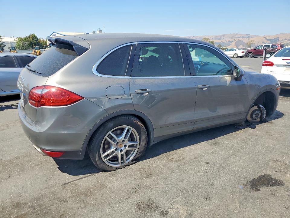 Photo 3 from auction – 2013 PORSCHE CAYENNE with VIN WP1AA2A24DLA10790