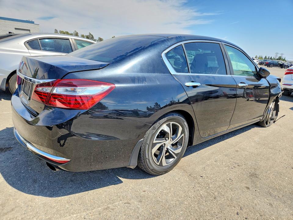 Photo 3 from auction – 2017 HONDA ACCORD with VIN 1HGCR2F36HA047573