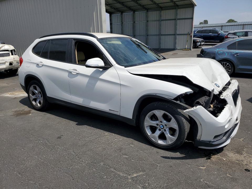 صورة رقم 4 من المزاد - 2015 BMW X1 مع VIN WBAVM1C5XFV315243