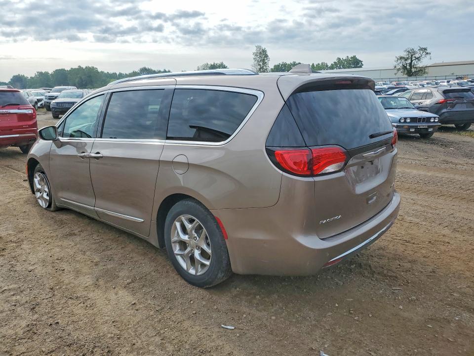 Photo 2 from auction – 2017 CHRYSLER PACIFICA with VIN 2C4RC1GG3HR747889