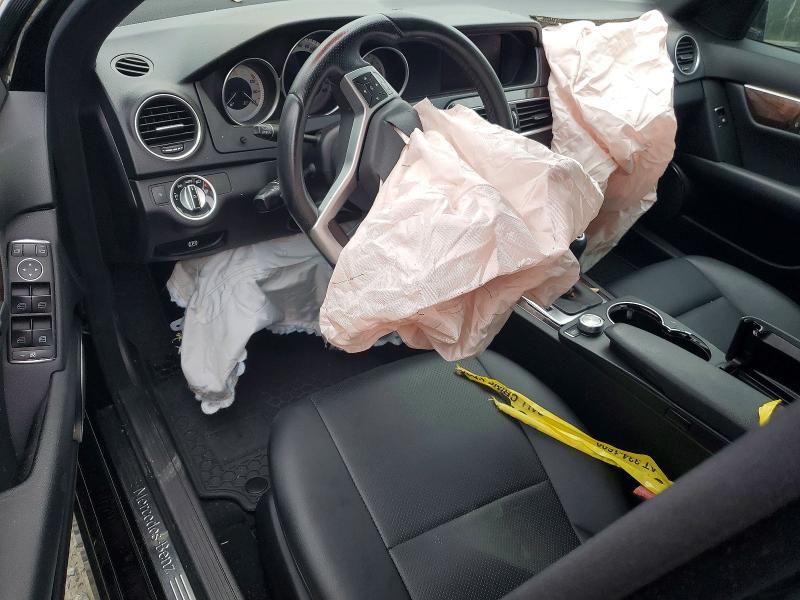 Photo 8 from auction – 2012 MERCEDES-BENZ C with VIN WDDGF4HB9CR197931