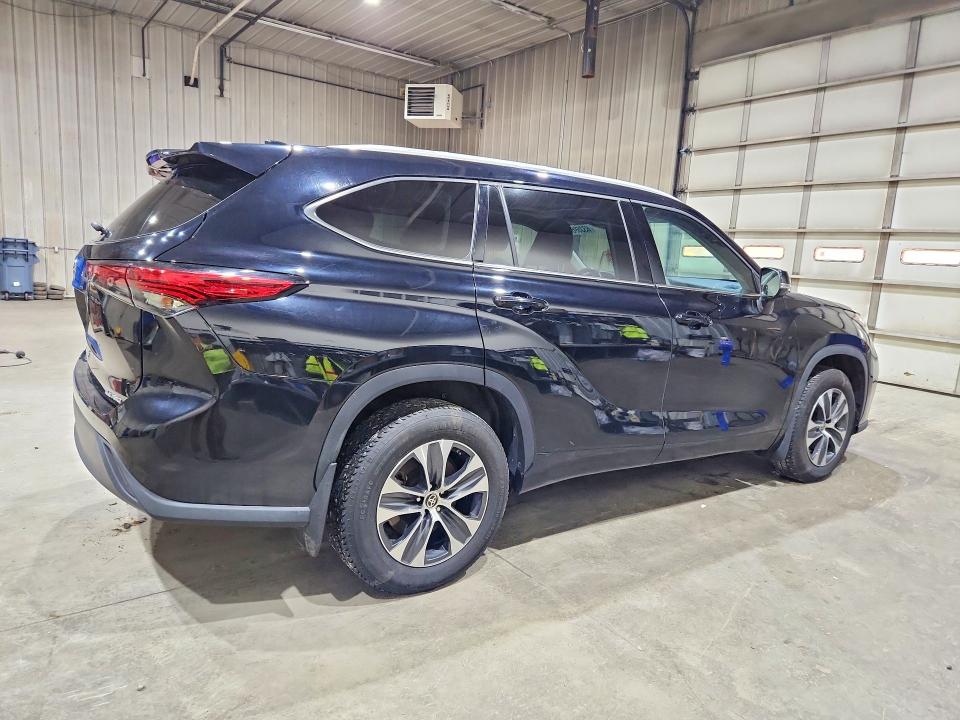 Photo 3 from auction – 2022 TOYOTA HIGHLANDER with VIN 5TDGZRBH4NS573421
