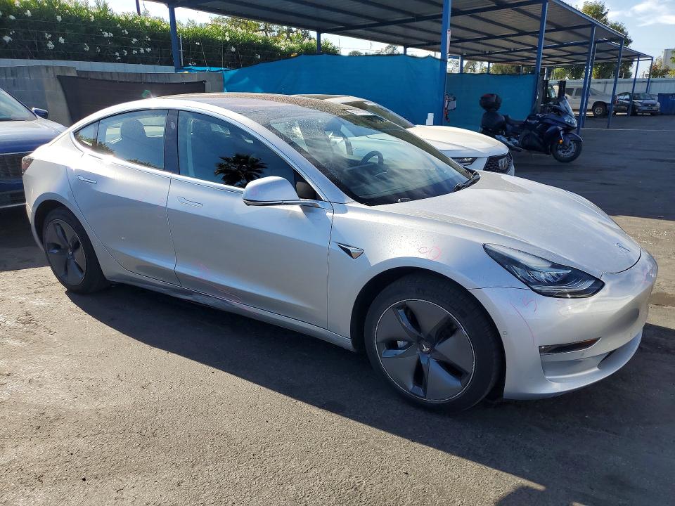 Photo 4 from auction – 2018 TESLA MDL 3 with VIN 5YJ3E1EA2JF058801