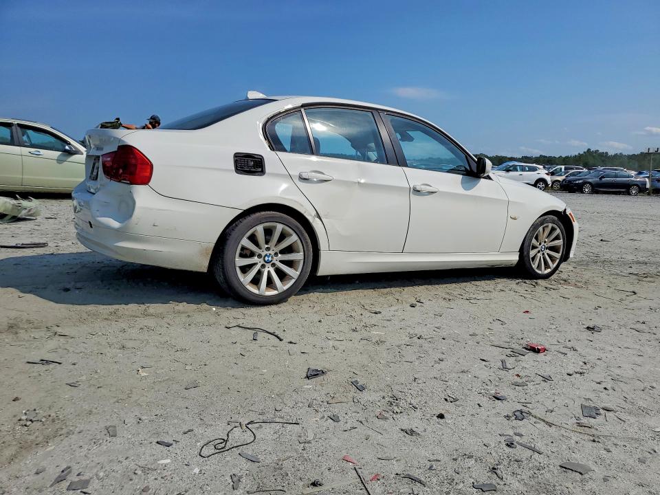 Zdjęcie 3 z aukcji – 2011 BMW 328 z VIN WBAPH7C54BE681905