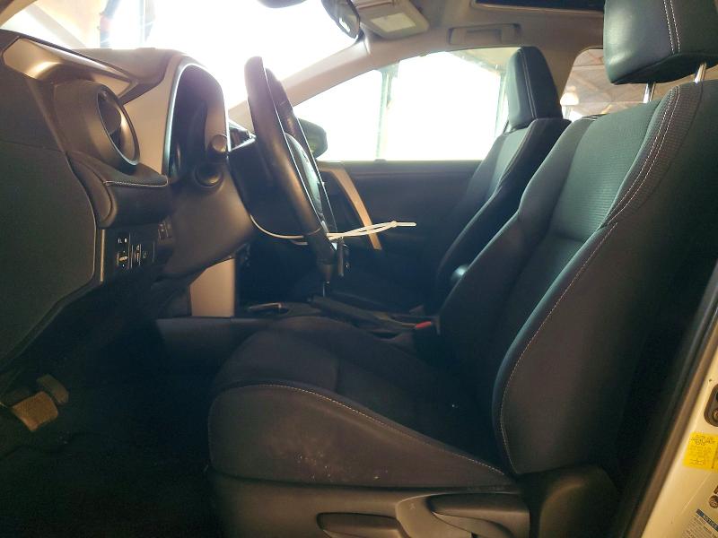 Photo 7 from auction – 2017 TOYOTA RAV4 with VIN JTMRFREV3HJ715827