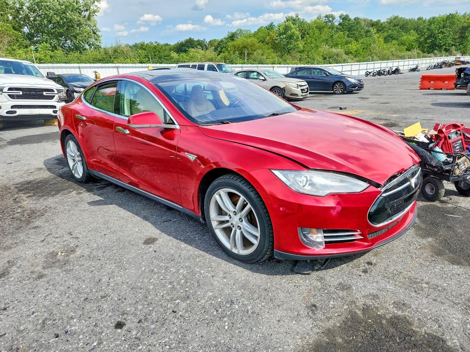 Photo 4 from auction – 2014 TESLA MODEL S with VIN 5YJSA1S10EFP43459