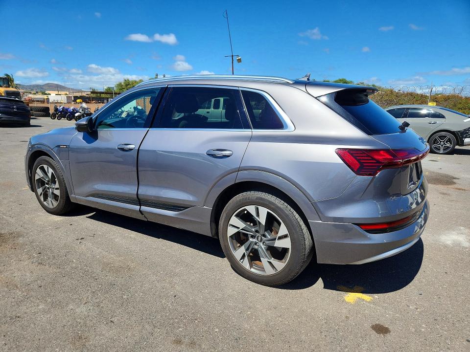 Фото 2 с аукциона – 2022 AUDI E-TRON с VIN WA1AAAGE6NB019330